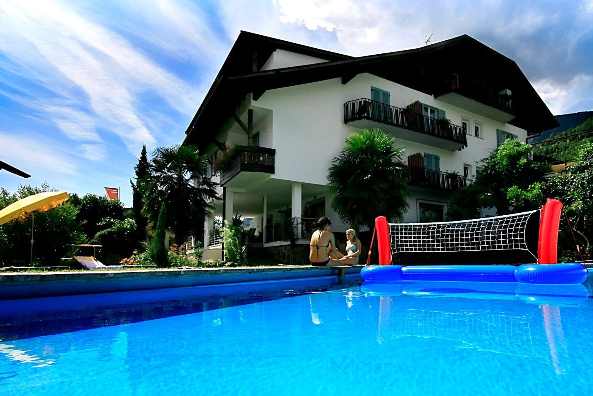 Reinhild Aparthotel 3*